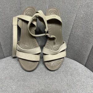 Crocs Leigh Oatmeal & Mushroom Ankle Strap Sandal Wedge Beige Sand Womens Size 8